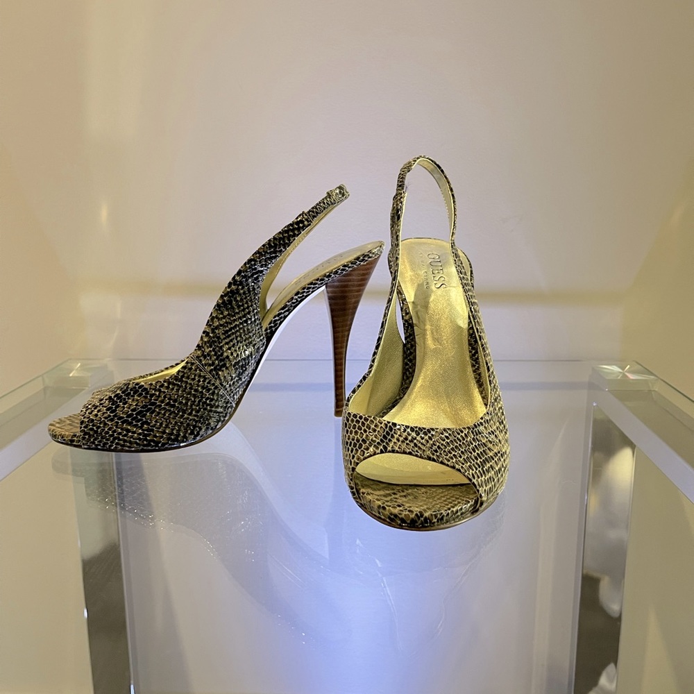 🐍 GUESS 🐍 sling back high heels. Snake print